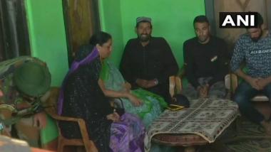J&K: शहीद औरंगजेब के परिवार से मिलीं रक्षा मंत्री निर्मला सीतारमण