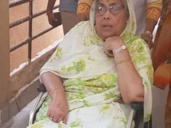 पूर्व CM अर्जुन सिंह की पत्नी का आरोप, बेटो ने घर से निकाला