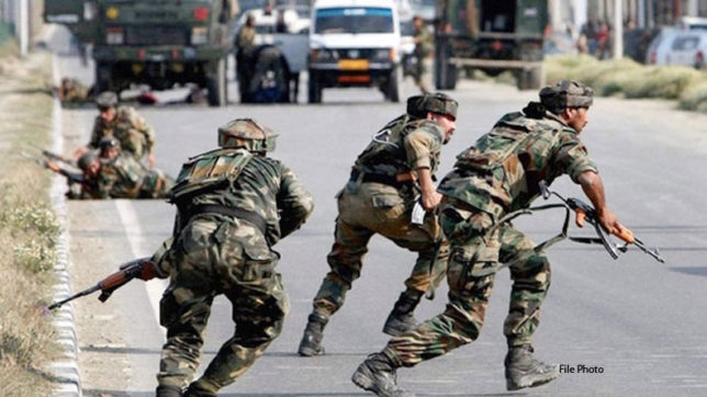 अनंतनाग में आतंकियों ने CRPF दल पर किया हमला