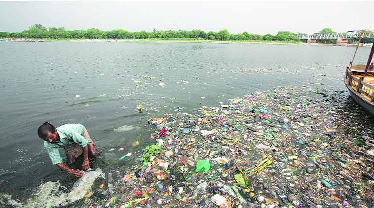 सिगरट की तरह स्वास्थ्य के लिए हानिकारक है गंगा का पानी: NGT
