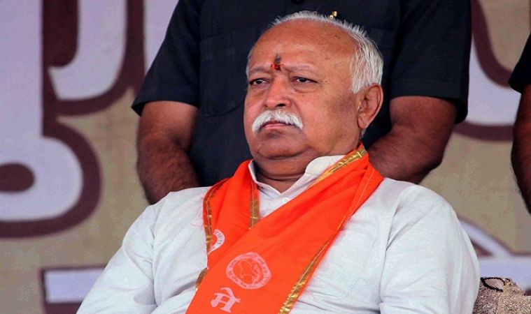 हरिद्वार में हो रहे ज्ञान दीक्षा कार्यक्रम में पुहंचे मोहन भागवत