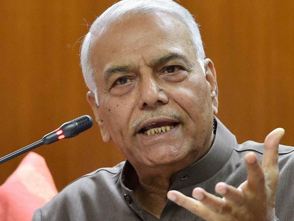 छोटे छोटे प्रांतीय गठबंधन बनाकर ही एनडीए को पराजित करना संभव :यशवंत सिन्हा / अनामी शरण बबल