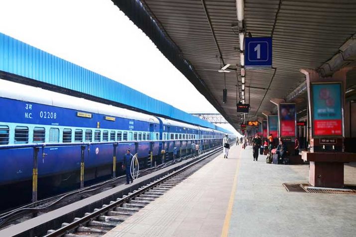 रेलवे स्टेशनों को हवाई अड्डो की तरह बनाने की तरह सुरक्षित करने की रणनीति / अनामी शरण बबल