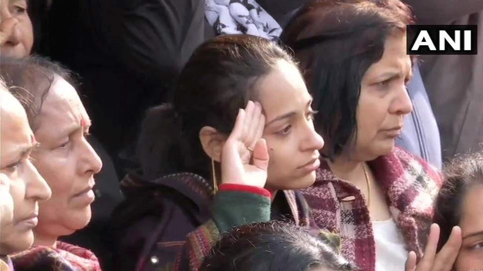 मेजर विभूति शंकर ढौंडियाल को पत्नी ने सैल्यूट कर दी श्रद्धांजलि