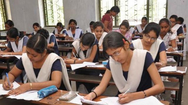आज से बिहार में मैट्रिक की परीक्षा आरंभ/ लड़कियों की संख्या इस बार 13 हजार अधिक
