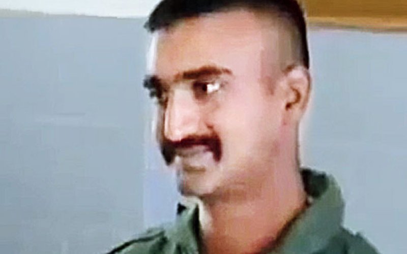 अभी और भी कठिन डगर है भारत में अभिनंदन के