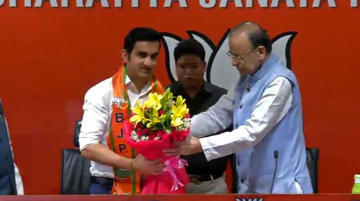 पूर्व क्रिकेटर गौतम गंभीर अब भाजपा के कमल पिच पर करेंगे पोलटिक्स की बैटिंग