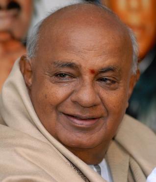 चुनाव लडने की जिद पर पूर्व प्रधानमंत्री देवेगौड़ा अड़े, कांग्रेस जेडीएस गठबंधन में बढता दरार