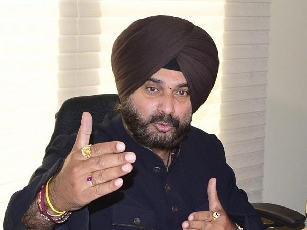 और अब सिद्धू का पीएम पर हमला