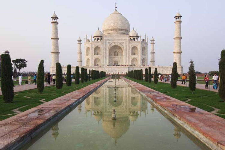 हवाई हमलों से तो बच गया ताज, मगर चोरों से नहीं, ताज में सेंध सेसुरक्षा की खुली पोल