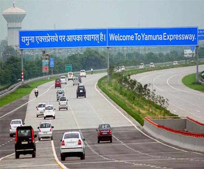 यमुना एक्सप्रेस-वे पर सबसे बेलगाम हैं दिल्ली के वाहनों के मालिक- चालक
