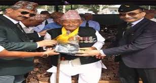 9वीं गोरखा राइफल्स के सौ वर्ष के बुजुर्ग हवलदार को सम्मानित किया गया