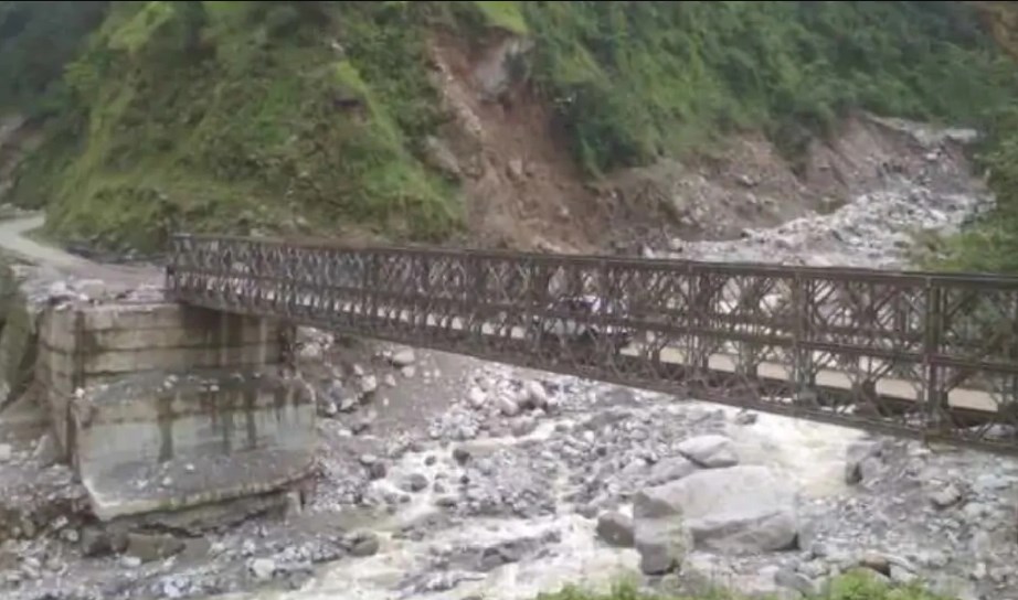 बीआरओ ने किया 21 दिनों के अंदर 180 फीट के बैली ब्रिज का निर्माण
