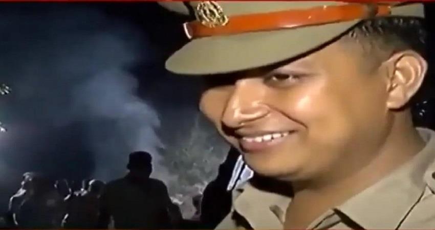हाथरस गैंग रेप पीड़िता की जलती चिता पर ठहाके लगाकर हंस रही थी यूपी पुलिस