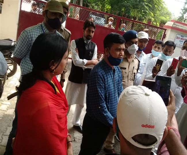 जिलाधिकारी पर भ्रष्टाचार का आरोप लगाने वाले एसडीएम निलंबित