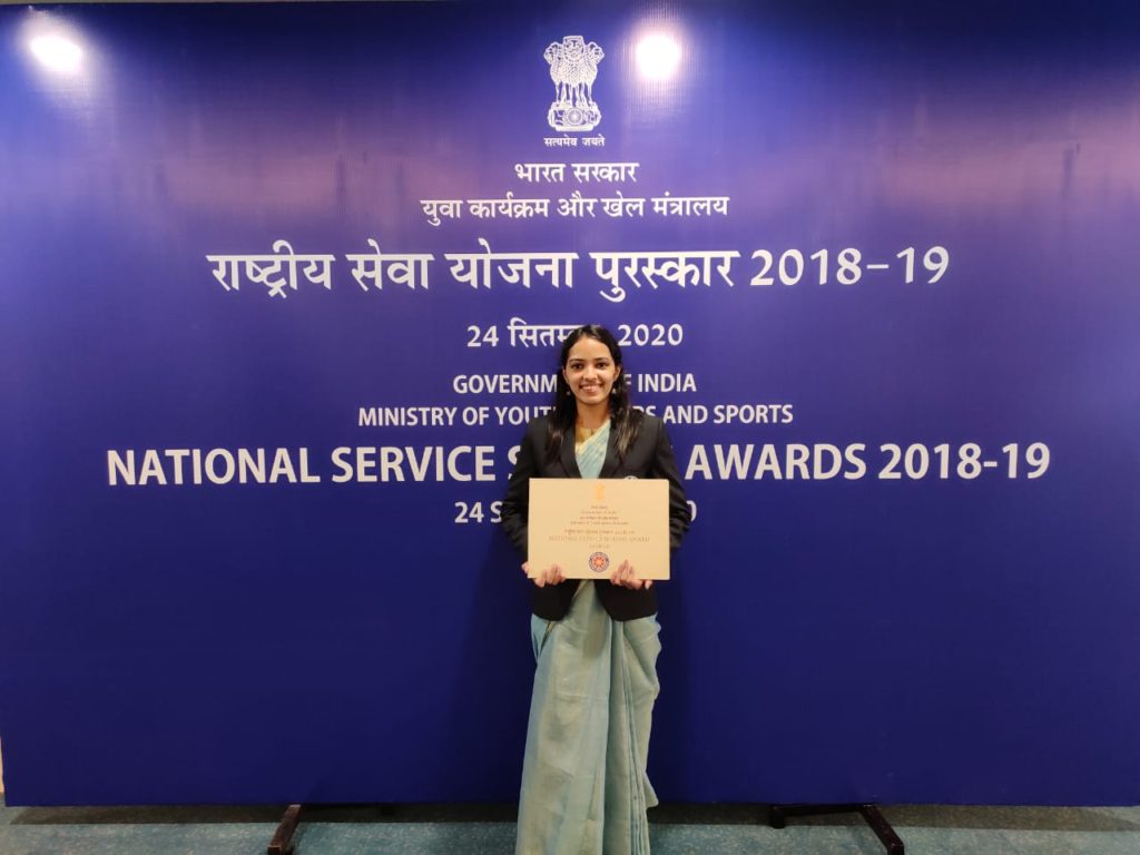 एनएसएस की वांलिंटियर कु0 क्रिस जॉन को भारत के राष्ट्रपति ने किया सम्मानित