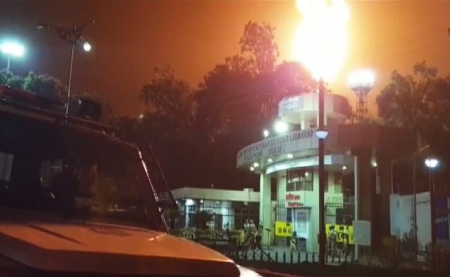 गुजरात के हजीरा गैस प्रसंस्करण संयंत्र में भीषण आग!