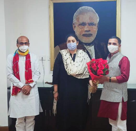 राष्ट्रीय मंत्री श्री हरीश द्विवेदी ने महिला एवं बाल विकास मंत्री श्रीमती स्मृति ईरानी से कि मुलाकात