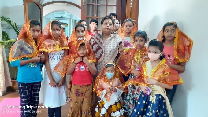 राज्यपाल सुश्री अनुसुईया उइके ने देवी स्वरूपा कन्याओं का किया पूजन
