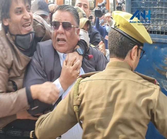 श्रीनगर में PDP मुख्यालय सील, पूर्व एमएलसी समेत कई पार्टी नेता गिरफ्तार