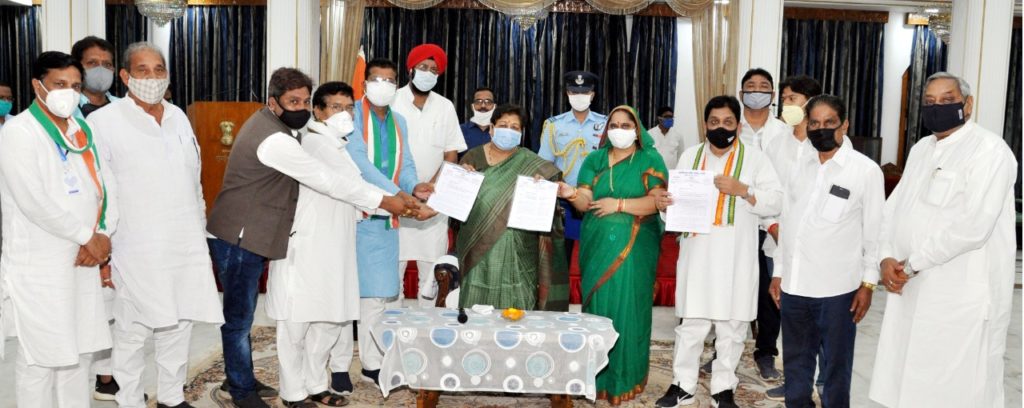 राज्यपाल को विधायक श्री मोहन मरकाम के नेतृत्व में प्रतिनिधिमण्डल ने ज्ञापन सौंपा
