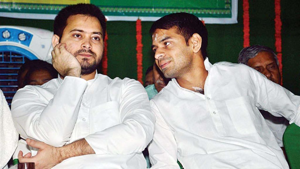 तेजस्वी ने अपने भाई तेजप्रताप के लिए मांगे वोट, बोले- गरीब जनता और तानाशाह सरकार के बीच है लड़ाई