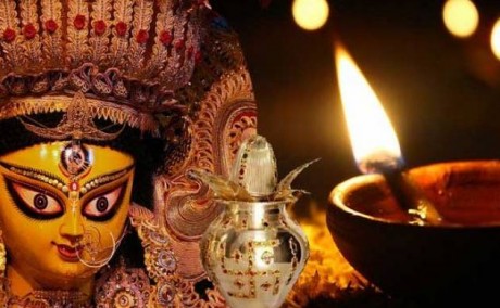 आखिर नवरात्रि में अखंड दीप क्यों जलाते हैं, जानिए इसके महत्व और नियम