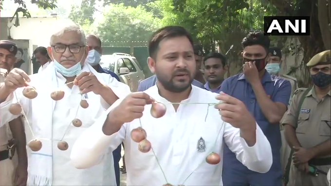 प्याज के बढ़ते दामों पर तेजस्वी यादव ने केंद्र और नीतीश कुमार सरकार पर साधा निशाना