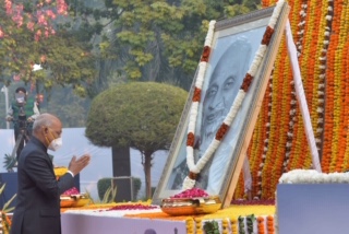 राष्ट्रपति रामनाथ कोविंद ने लौह पूरुष सरदार बल्लभ भाई पटेल को अर्पित की श्रद्धांजलि
