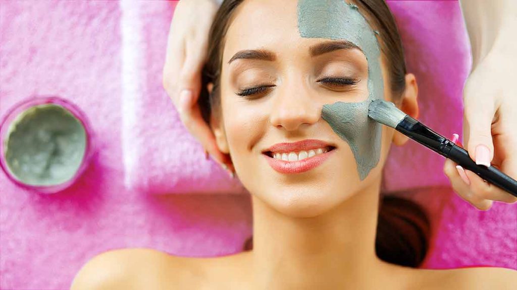 फिटनेस के लिए ही नहीं ग्लोइंग स्किन के लिए भी इस्तेमाल करे ग्रीन टी फेस पैक!