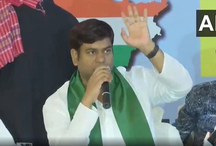 सीट शेयरिंग से नाराज हुए VIP सुप्रीमो मुकेश साहनी बोले- पीठ में छुरा भोंका