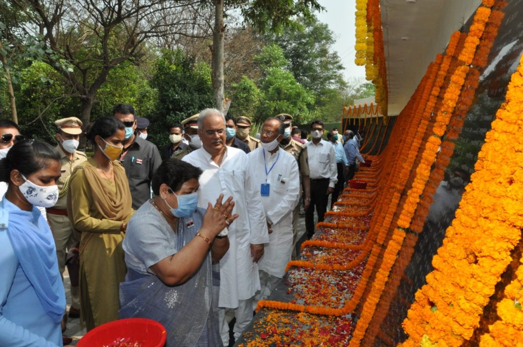 पुलिस के जवान प्राणों की आहूति देकर हर चुनौती का बहादुरी से करते हैं सामनाः सुश्री उइके