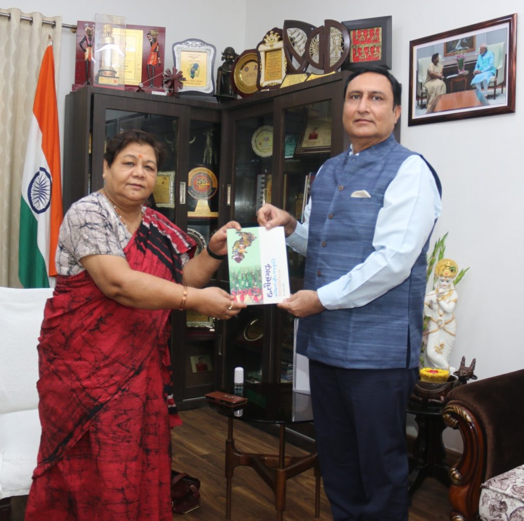 राज्यपाल से बिलासपुर विश्वविद्यालय के प्रभारी कुलपति डॉ. अलंग ने की भेंट
