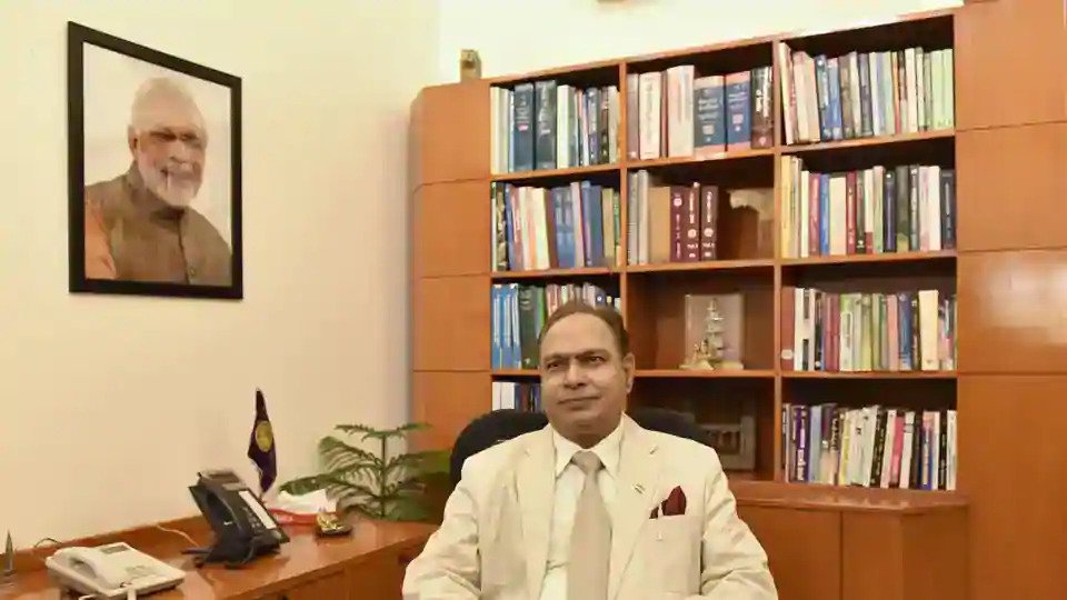 दिल्ली यूनिवर्सिटी के वाइस चांसलर योगेश त्यागी निलंबित
