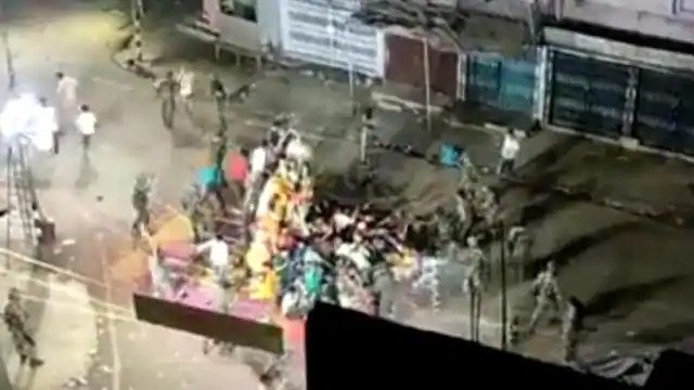 बिहार: मुंगेर में दुर्गा प्रतिमा विसर्जन के दौरान पुलिस और पब्लिक में भिड़ंत, 6 से ज्यादा घायल