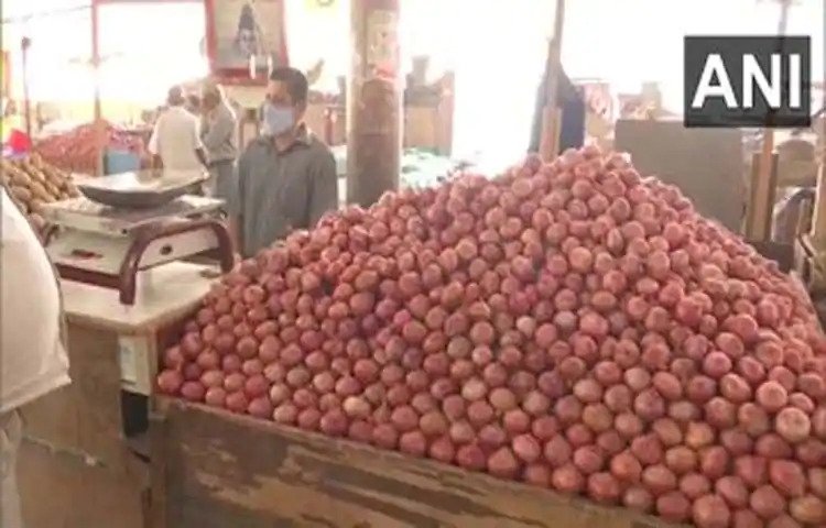नासिक में चोरों ने 15 क्विंटल प्याज पर किया हाथ साफ