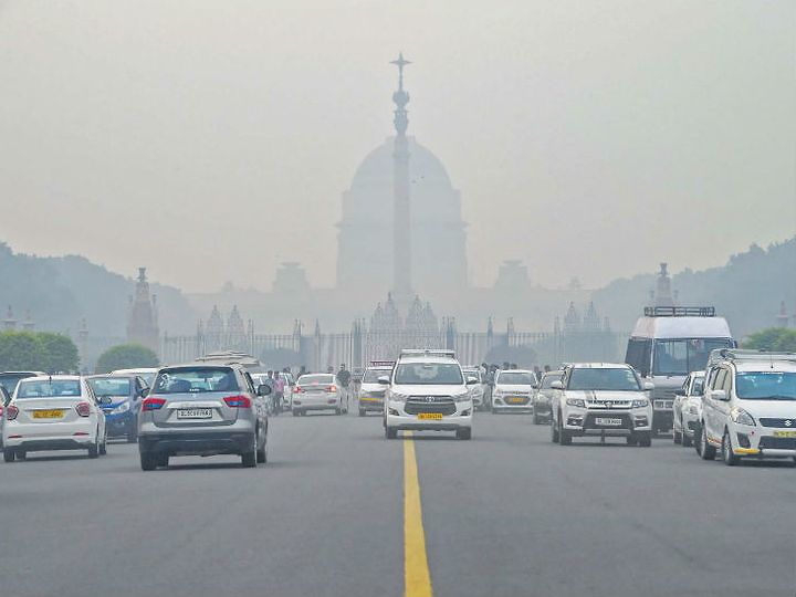 दिल्ली में स्मॉग के कारण धुंधला नजर आया राष्ट्रपति भवन