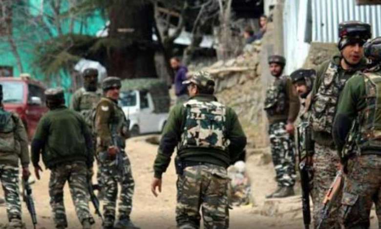 जम्मू-कश्मीर के कुलगाम में आतंकियों और सुरक्षाबलों के बीच मुठभेड़ में दो आतंकी ढेर