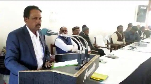 बसपा के पूर्व सांसद त्रिभुवन दत्त ने हाथी छोड़कर की साइकिल की सवारी