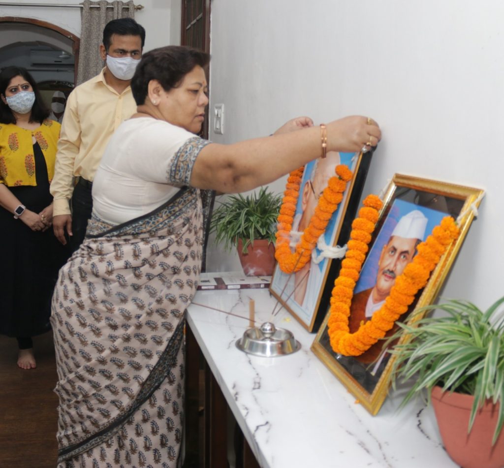 राज्यपाल ने राष्ट्रपिता महात्मा गांधी एवं पूर्व प्रधानमंत्री श्री शास्त्री जयंती पर उन्हें श्रद्धासुमन अर्पित की