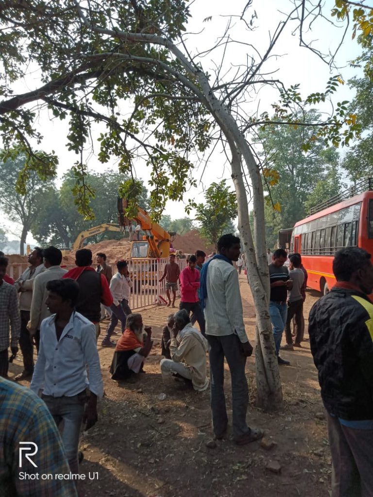 बोरवेल में गिरने के 24 घंटे बाद भी अभी तक नहीं निकाला जा सका 3 वर्षिय मासूम