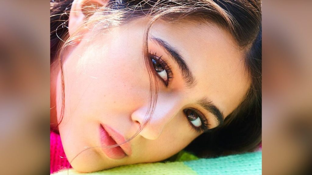 सारा अली खान ने शेयर की क्लोज-अप फोटो….