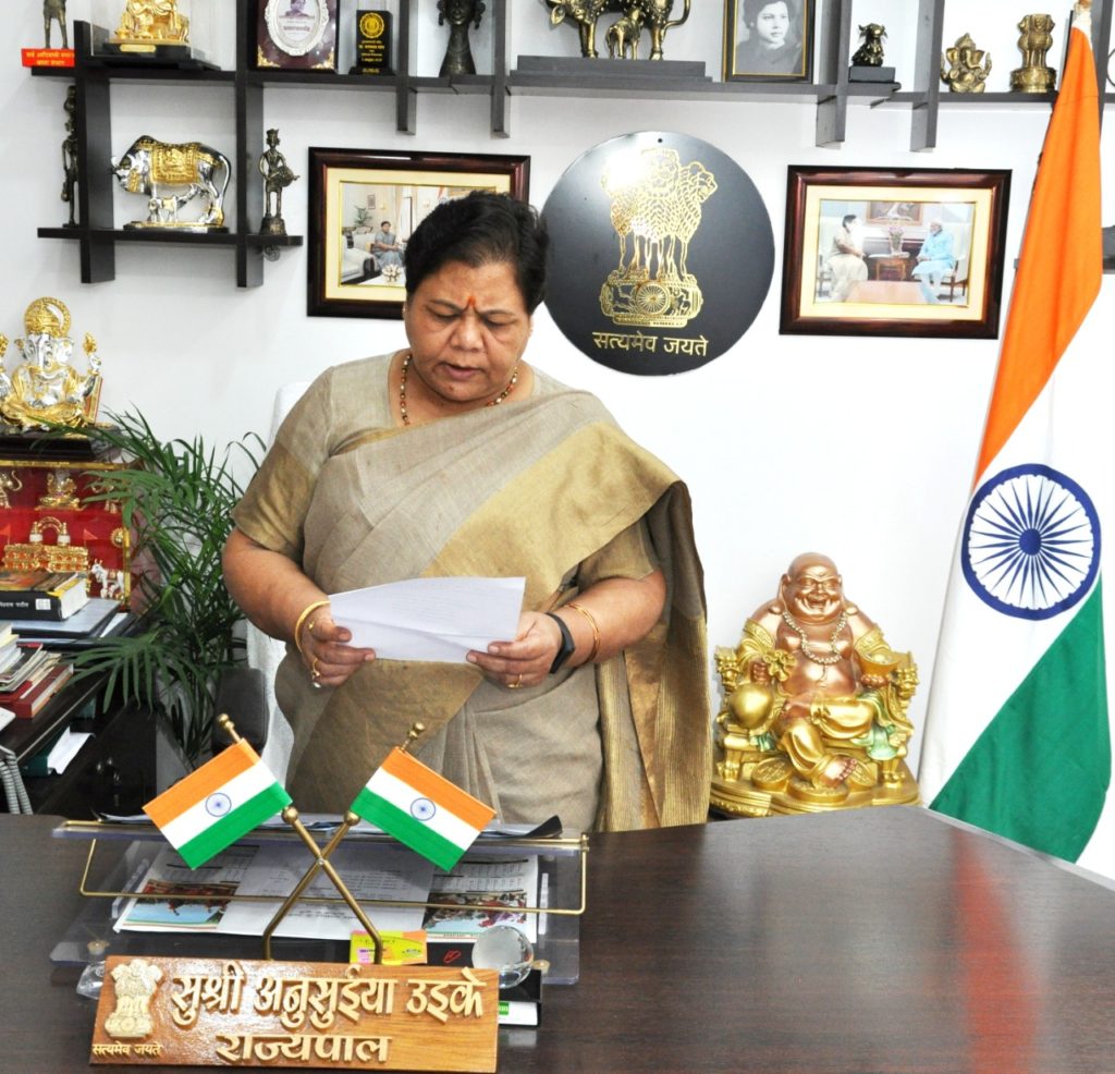 राज्यपाल ने संविधान की प्रस्तावना का किया पठन