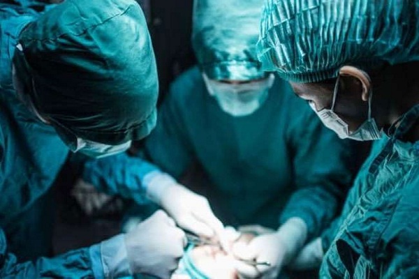 स्टोन के बदले डाक्टरों ने निकाल दी किडनी; बोले- गलती हो गई, अब क्या करें