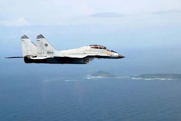 अरब सागर में क्रैश हुआ नौसेना का लड़ाकू विमान MIG-29K,पायलट का रेस्क्यू जारी