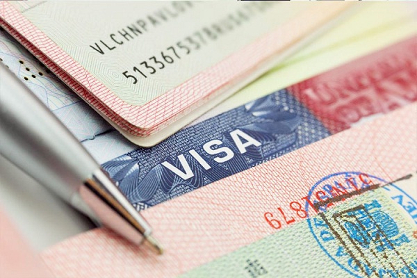 UAE ने भारत को छोड़ Pak समेत 12 देशों के यात्रियों को वीजा देने पर लगाई रोक