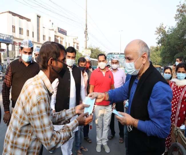 डिप्टी सीएम मनीष सिसोदिया ने वितरित किए मास्क
