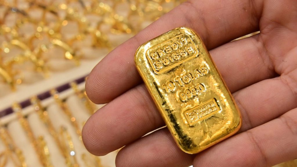 फिर गिरे सोने के भाव, जानिए- अपने शहर में 10 ग्राम सोने के रेट Today the prices of gold have fallen and in India today the price of 10 grams of gold is being spoken at Rs 52860 per 10 grams.