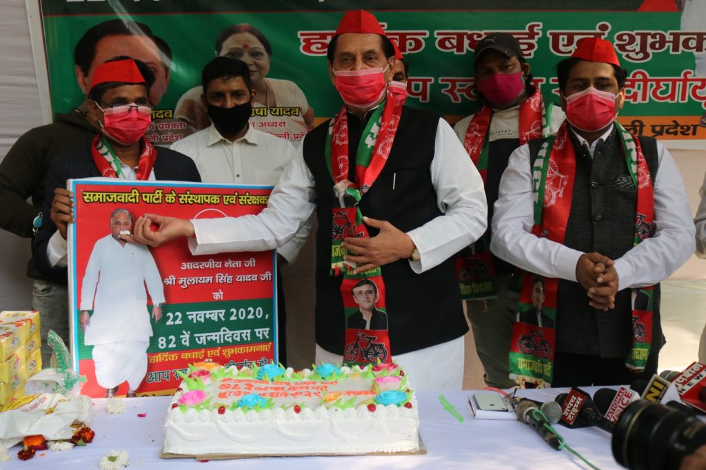 बेहद सादगी और कोरोना से जुड़े सभी दिशानिर्देशों का पूरी तरह पालन करते हुए मनाया गया सपा के संस्थापक मुलायम सिंह यादव जी का 82वां जन्मदिन