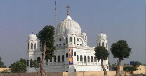 अब पाक ने चली नई चाल, सिखों को हटाकर नए संस्थान को सौंपी करतारपुर गुरुद्वारे के रख-रखाव की जिम्मेदारी